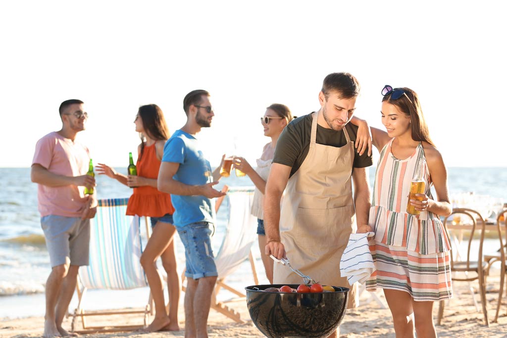 beach_camping_eating_food_safety